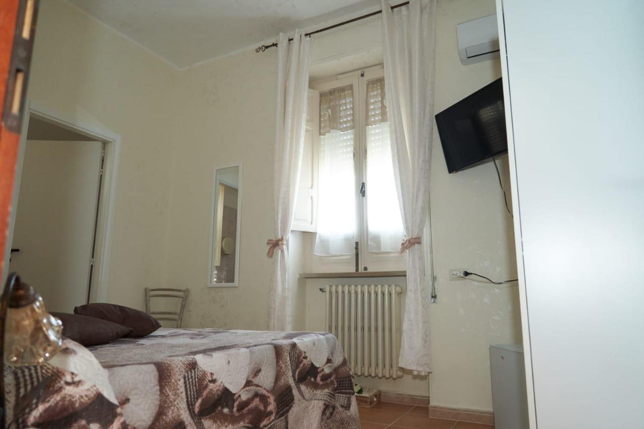 Le Stanze Di Ricci - Affittacamere Low Cost เลซีนา ภายนอก รูปภาพ