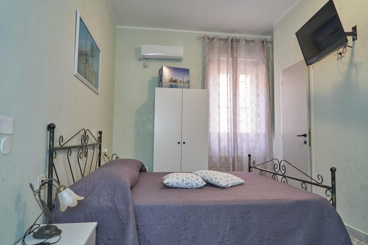 Le Stanze Di Ricci - Affittacamere Low Cost เลซีนา ภายนอก รูปภาพ
