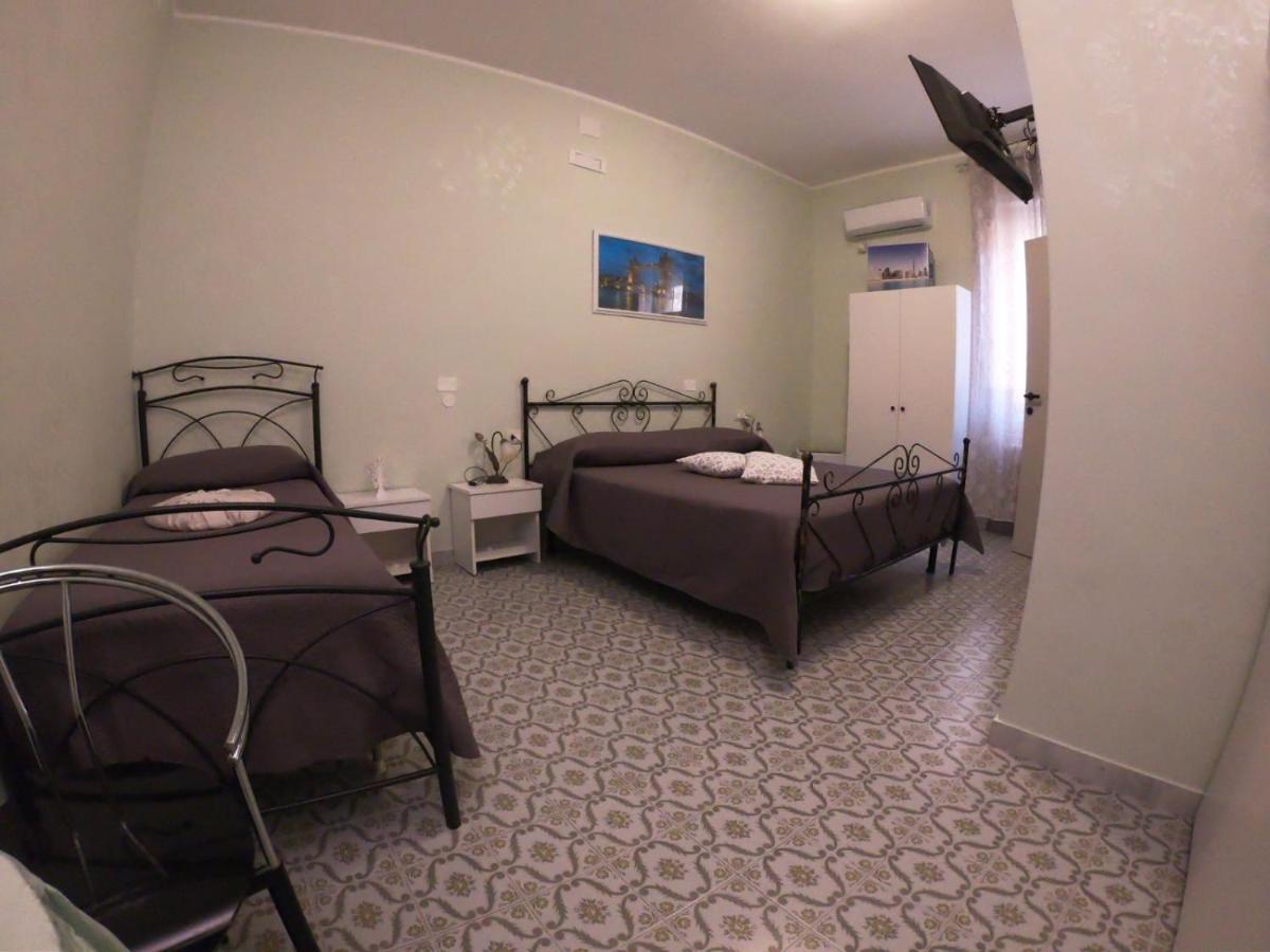 Le Stanze Di Ricci - Affittacamere Low Cost เลซีนา ภายนอก รูปภาพ