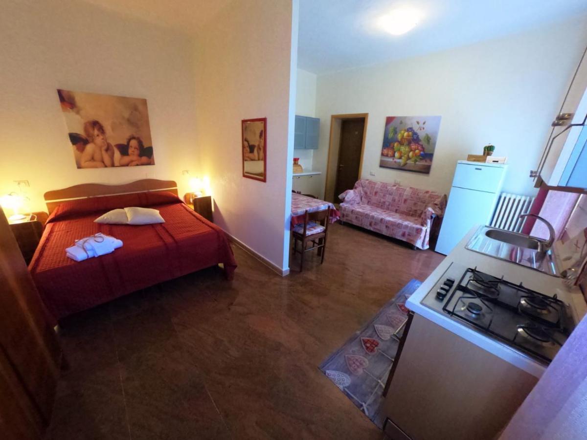 Le Stanze Di Ricci - Affittacamere Low Cost เลซีนา ภายนอก รูปภาพ