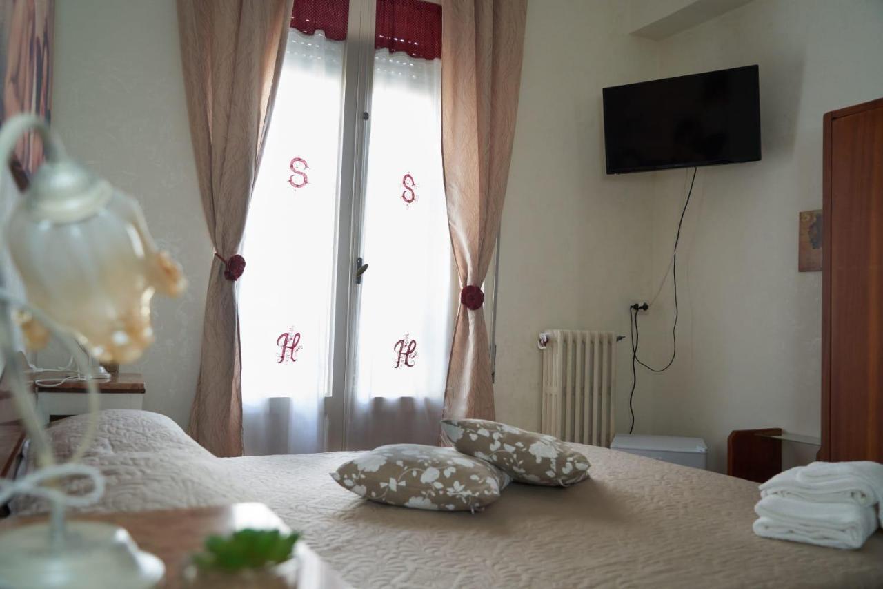 Le Stanze Di Ricci - Affittacamere Low Cost เลซีนา ภายนอก รูปภาพ