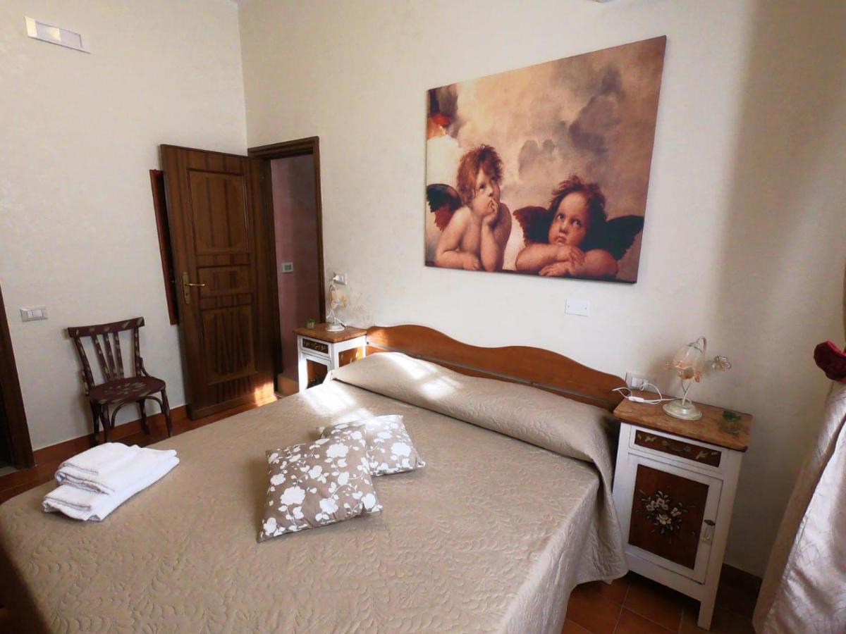 Le Stanze Di Ricci - Affittacamere Low Cost เลซีนา ภายนอก รูปภาพ