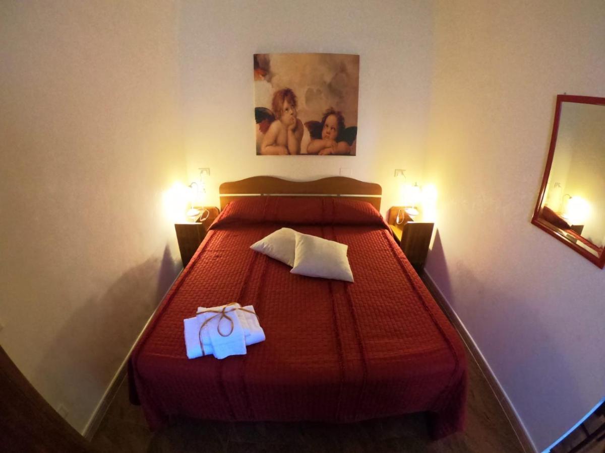 Le Stanze Di Ricci - Affittacamere Low Cost เลซีนา ภายนอก รูปภาพ
