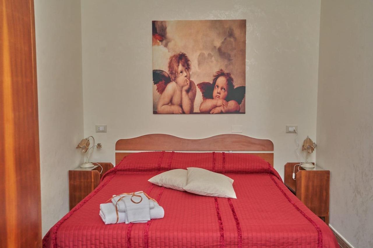 Le Stanze Di Ricci - Affittacamere Low Cost เลซีนา ภายนอก รูปภาพ