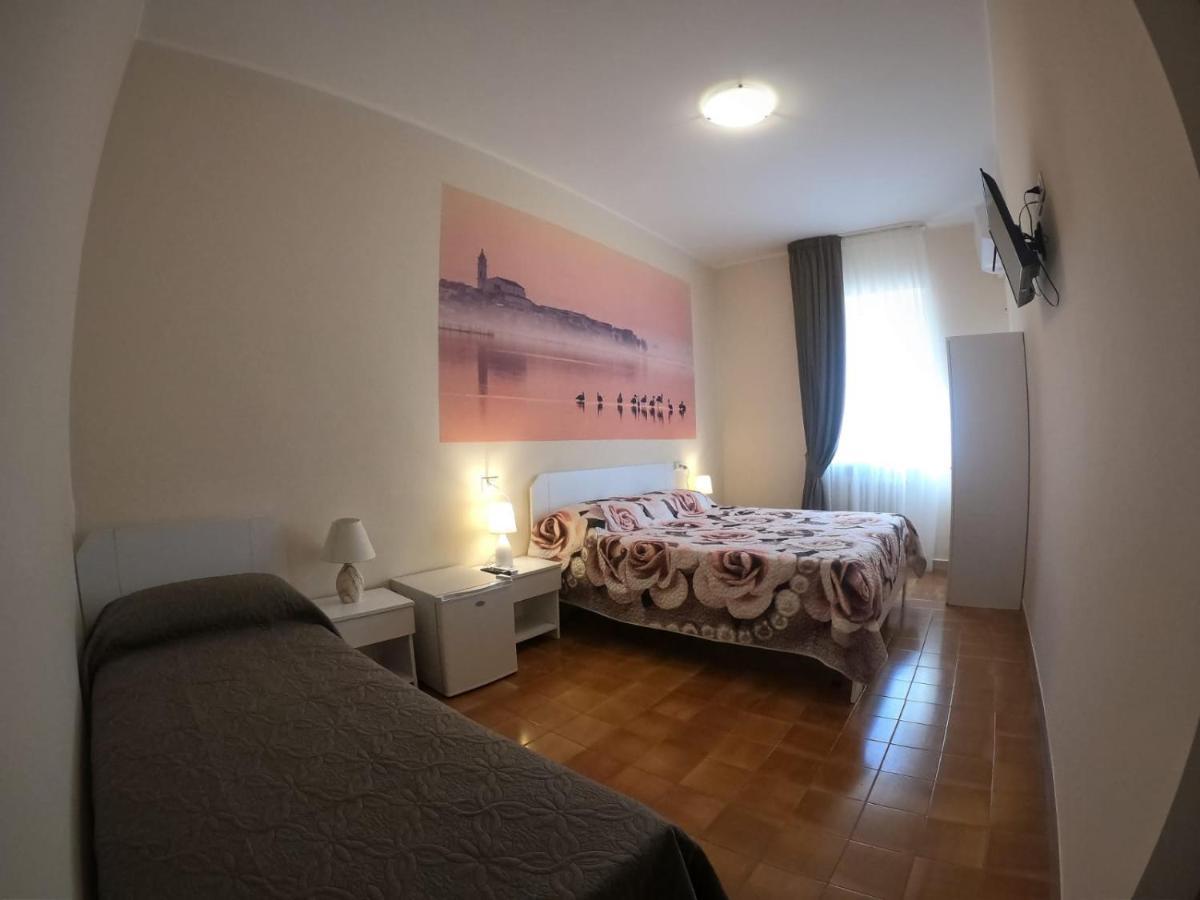 Le Stanze Di Ricci - Affittacamere Low Cost เลซีนา ภายนอก รูปภาพ
