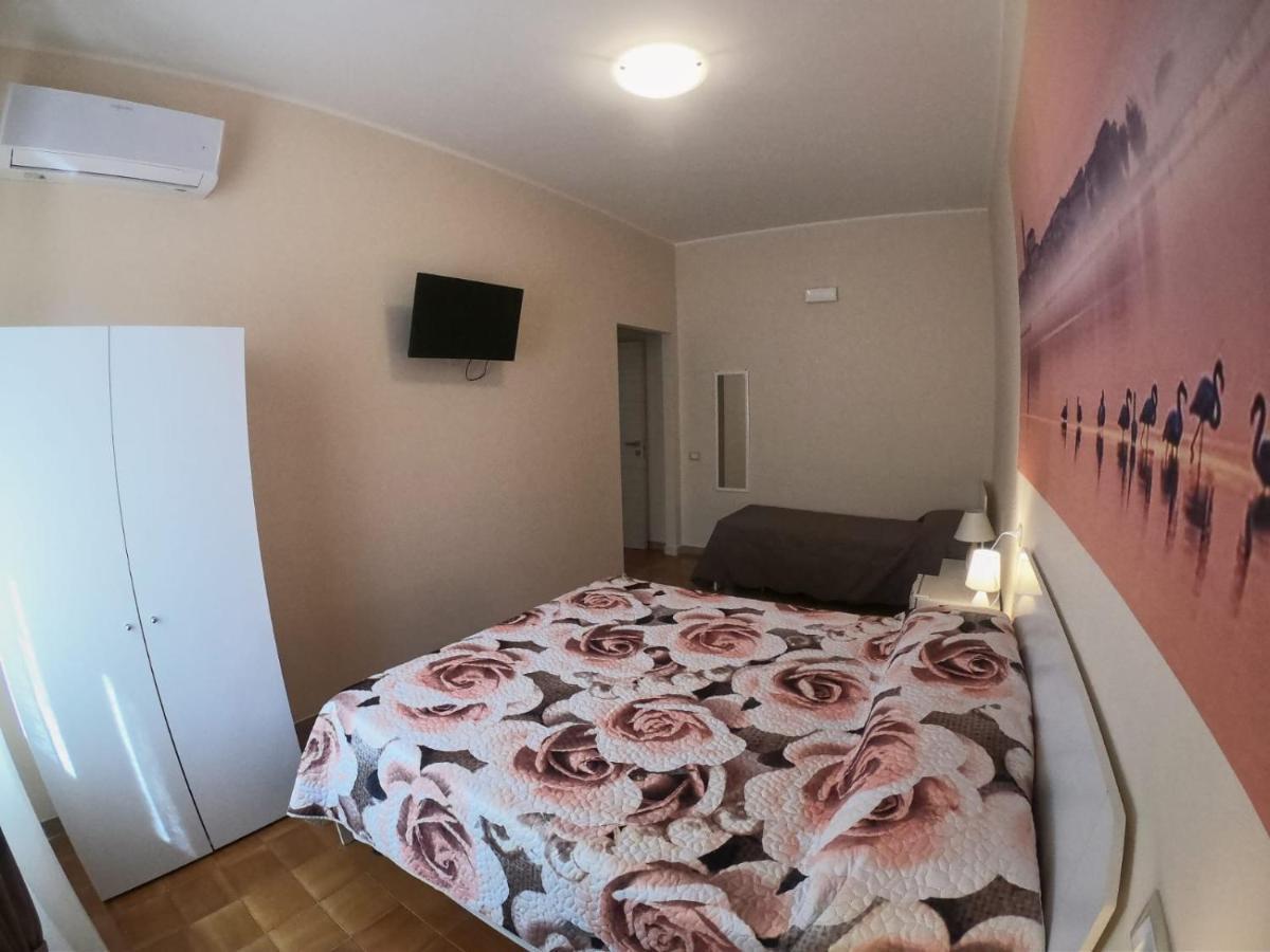 Le Stanze Di Ricci - Affittacamere Low Cost เลซีนา ภายนอก รูปภาพ