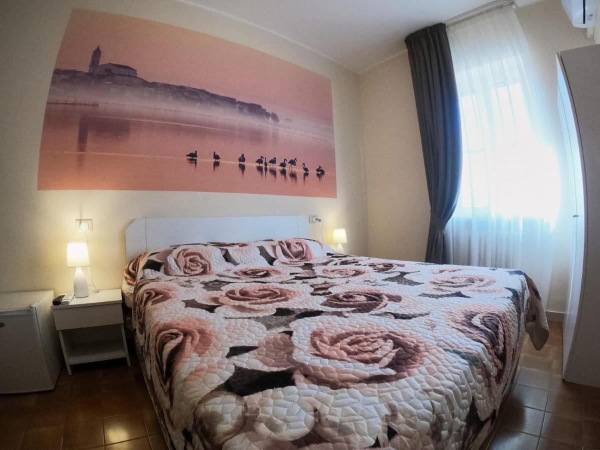 Le Stanze Di Ricci - Affittacamere Low Cost เลซีนา ภายนอก รูปภาพ