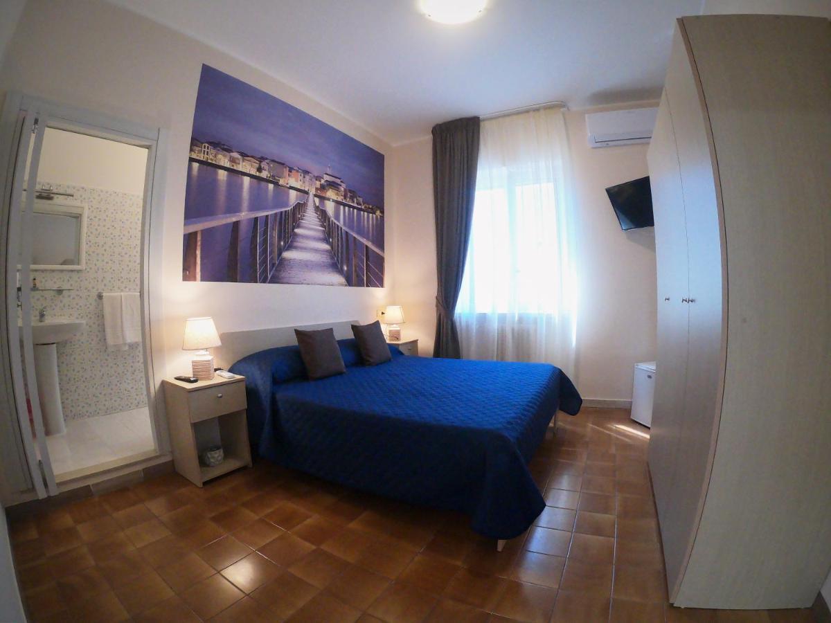 Le Stanze Di Ricci - Affittacamere Low Cost เลซีนา ภายนอก รูปภาพ