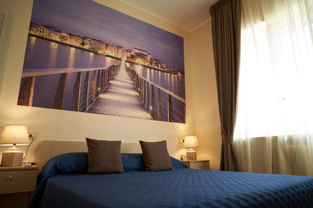 Le Stanze Di Ricci - Affittacamere Low Cost เลซีนา ภายนอก รูปภาพ